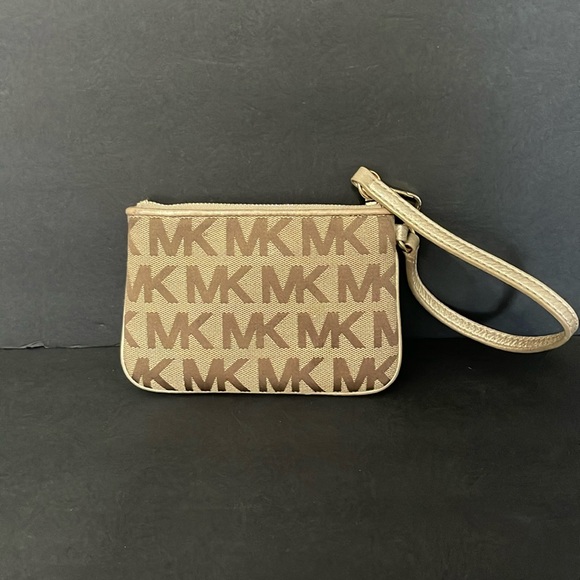 MICHAEL KORS SIGNATURE LOGO WALLET WRISTLET - Picture 3 of 5